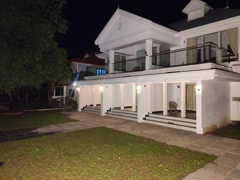 Riveria Portico - River Side 6 Bedroom Private Pool Bungalow North Paravur Εξωτερικό φωτογραφία