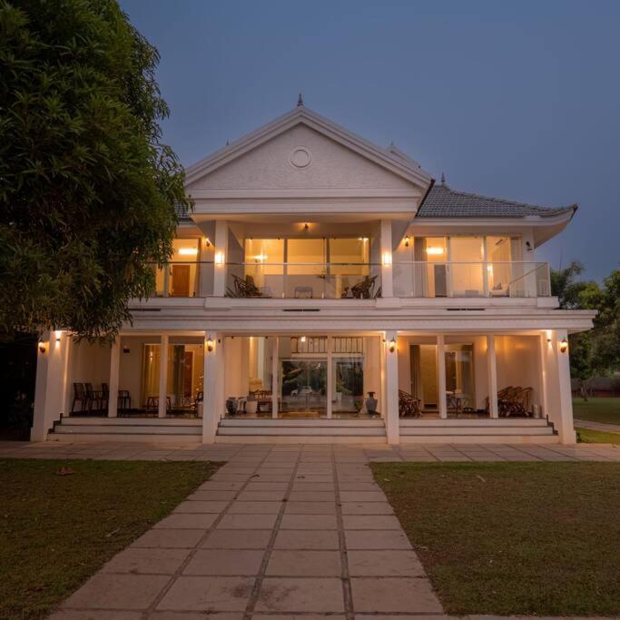Riveria Portico - River Side 6 Bedroom Private Pool Bungalow North Paravur Εξωτερικό φωτογραφία